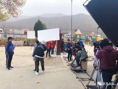 電影《鐵拐》開機(jī) 縣長來探班