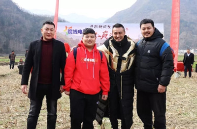 院線電影《不負(fù)流年》在旬陽(yáng)縣仁河口鎮(zhèn)開機(jī)